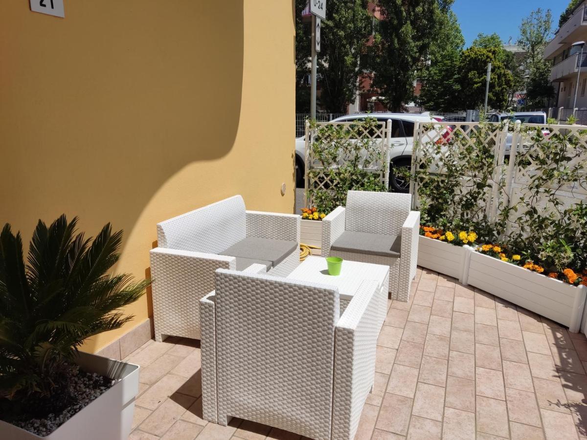 Residence Yellow Rimini Exterior foto